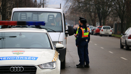 Majdnem 70 járművezetőt állítottak félre szerdán a kaposvári zsaruk