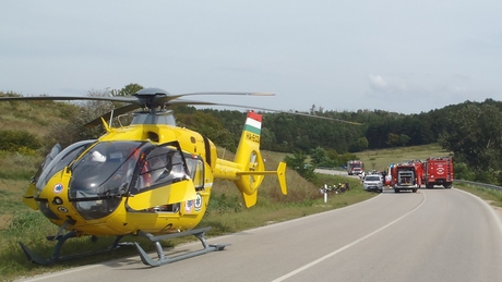 Két mentőhelikopter vitte el a karambol sérültjeit