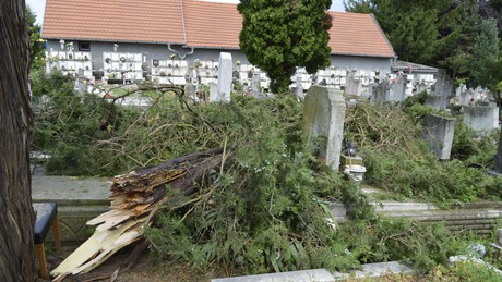 A kaposvári temetőket is megtépázta a vihar