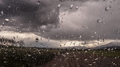 Mediterrán ciklon okoz borongós, esős időt