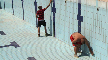 Leeresztik a vizet a 25 méteres medencéből