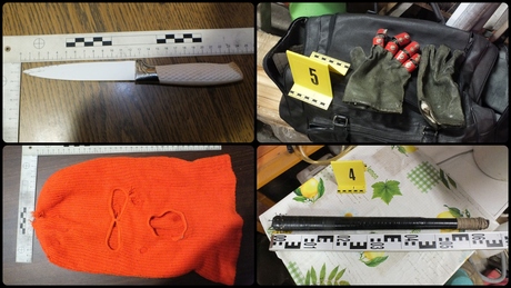 Szöges bot, kés és maszk