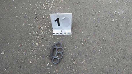 Boxert húzott apa és fia