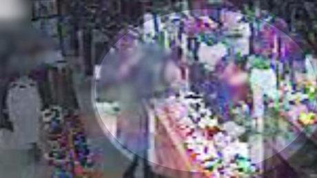 Magassarkú cipővel verte meg főnökét