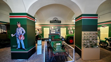 Megnyitották a felújított balatonszemesi Postamúzeumot