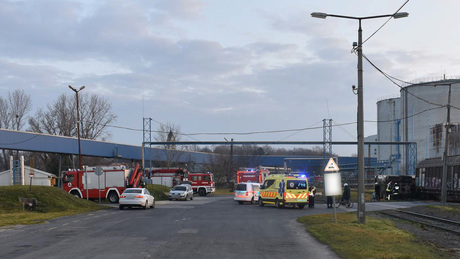 Teherautó és vagon közé szorulva veszítette életét a tolatásvezető