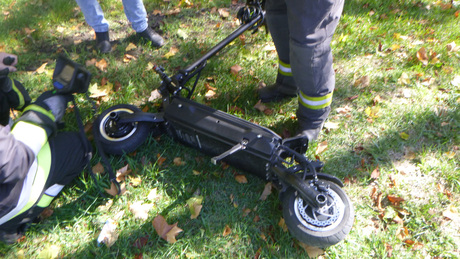 Kigyulladt roller, kidőlt fák